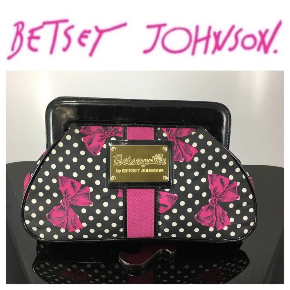 💸Betsey Johnson Betseyville polka dot/pink bag